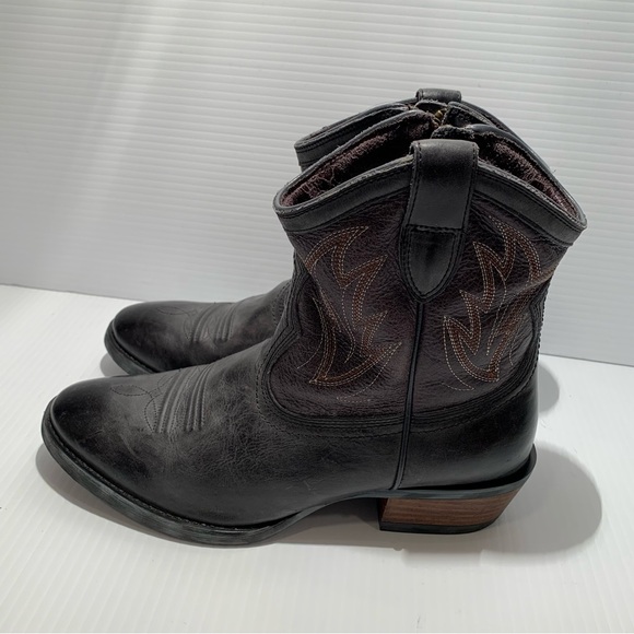 Ariat Western women Booties. - Picture 3 of 9